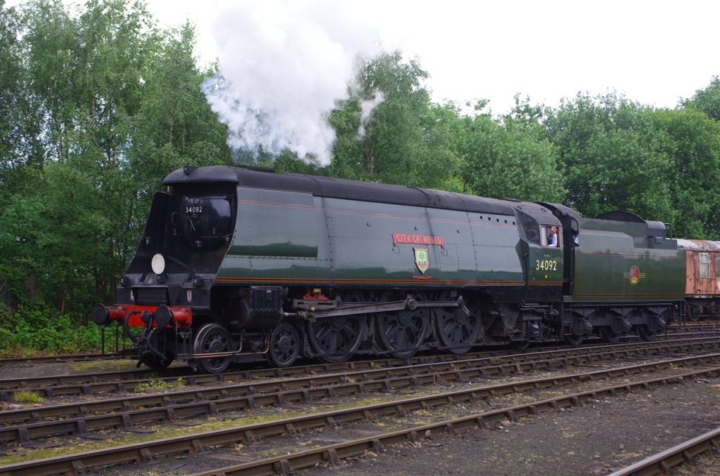 34092 with Tangmere tender